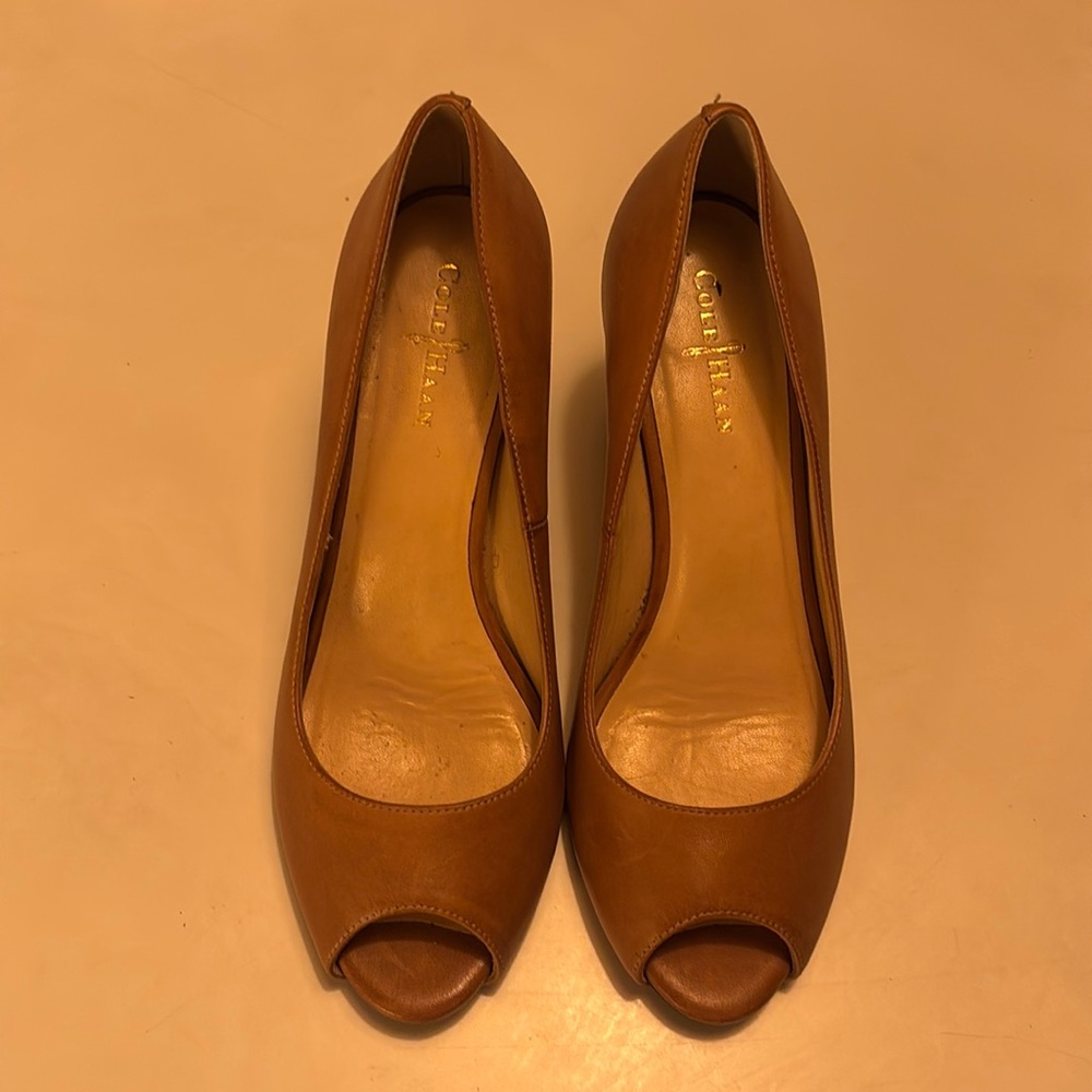 Cole Haan nude colored peep toe pumps in size 5